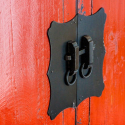 armoire chinoise 2 portes rouge orangée en bois vieilli Vical Home