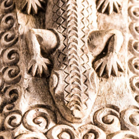 Banc crocodile de style exotique en vieux bois