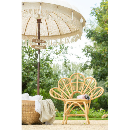 Parasol Exotique Floche sur pied en bois et tissu beige clair coquillages et pompons